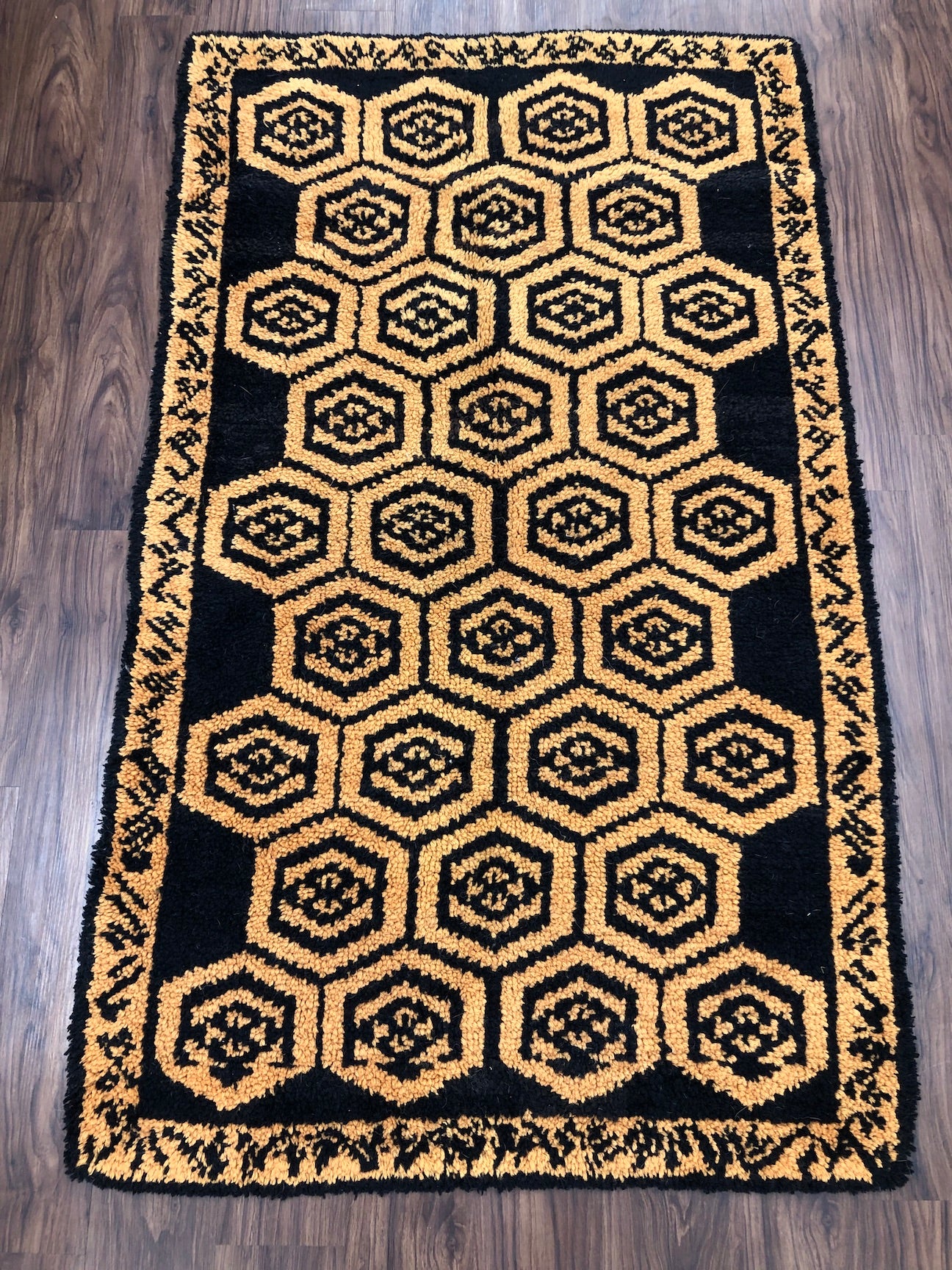 Hexagon- Mustard & Black