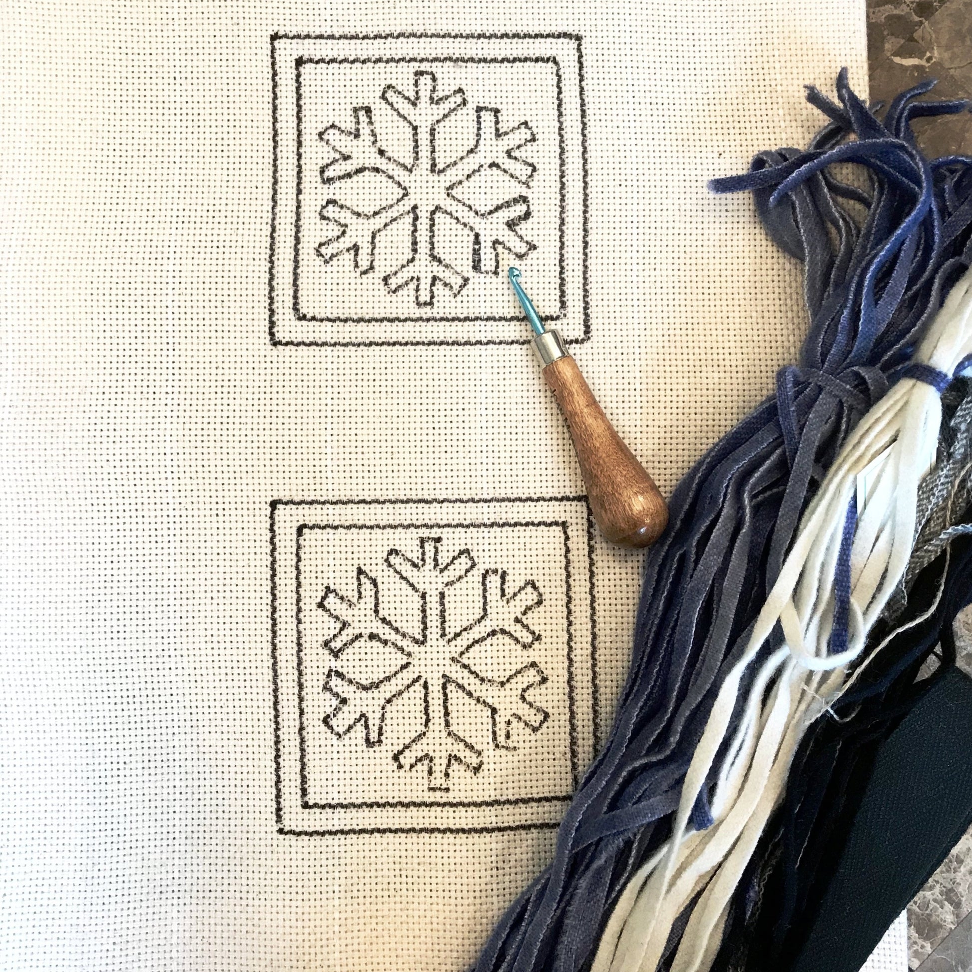 Kit - Snowflake Mug Rug - Rug Hooking Supplies